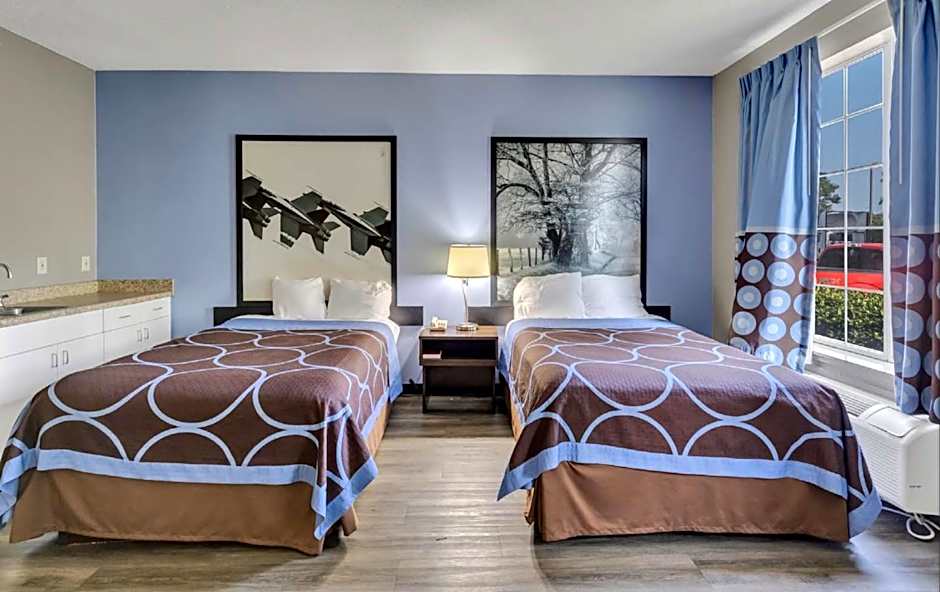 Super 8 by Wyndham Smithfield-Selma