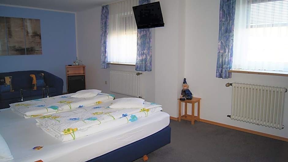 Villa Bruderfels, Garni