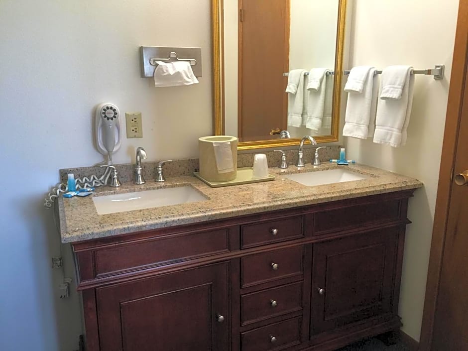 Crest Country Inn