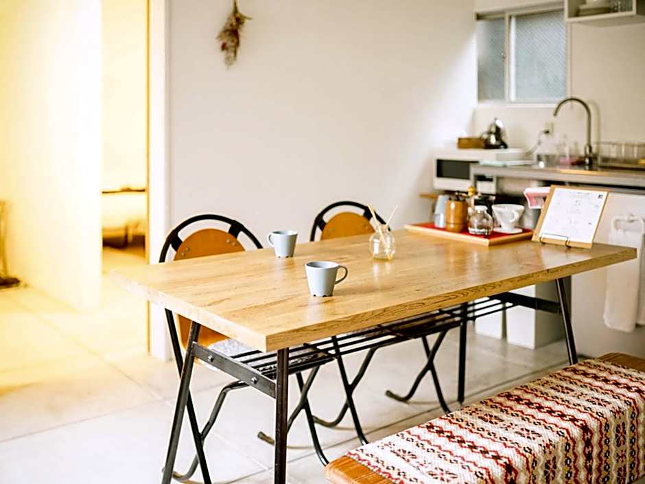 ROUTE - Cafe and Petit Hostel