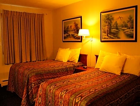 Queen Room with Two Queen Beds - Non-Smoking