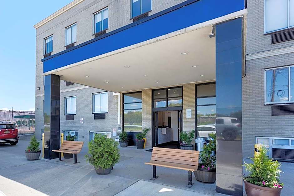 Avion Inn Near LGA Airport, an Ascend Collection Hotel