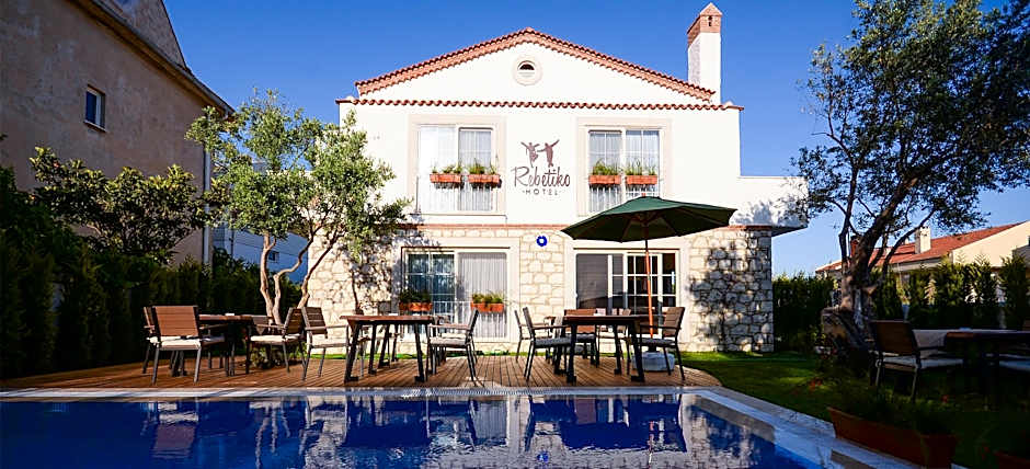 Rebetiko Hotel                                                             