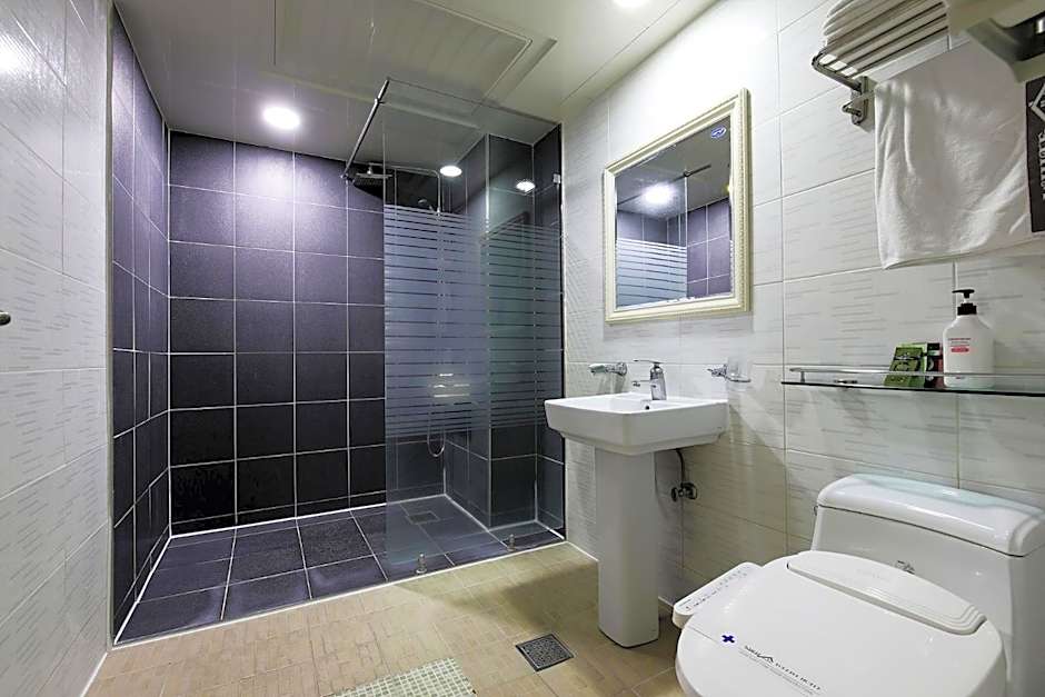 White Tourist Hotel