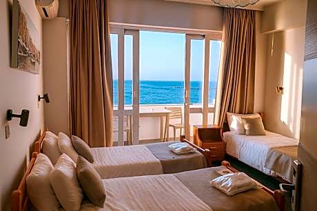 Triple Room with Sea View