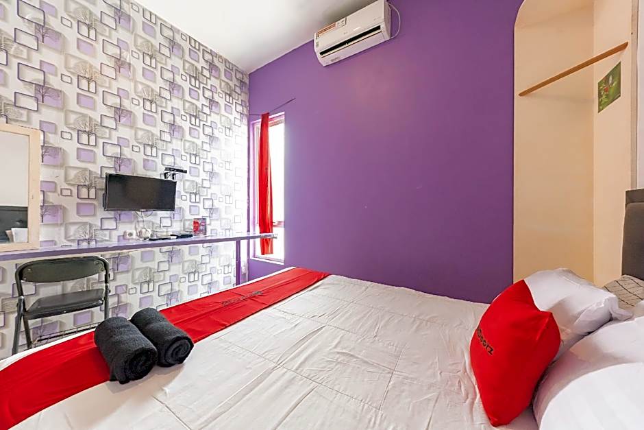 RedDoorz Plus @ Tuparev Cirebon 2.