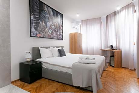 Queen Room with Spa Bath