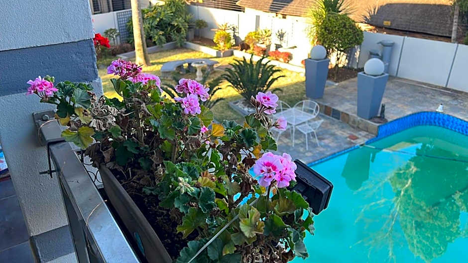 2 Op Terblanche Guesthouse