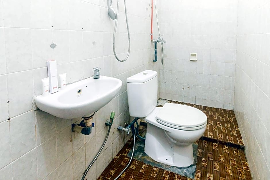 OYO 1688 Collin Beach Hotel