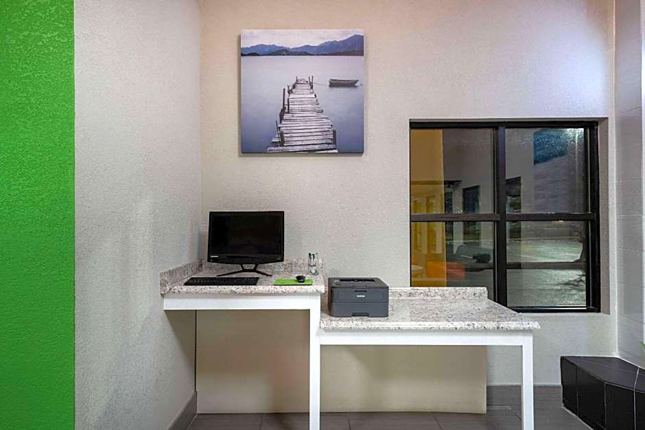 La Quinta Inn & Suites by Wyndham Knoxville East