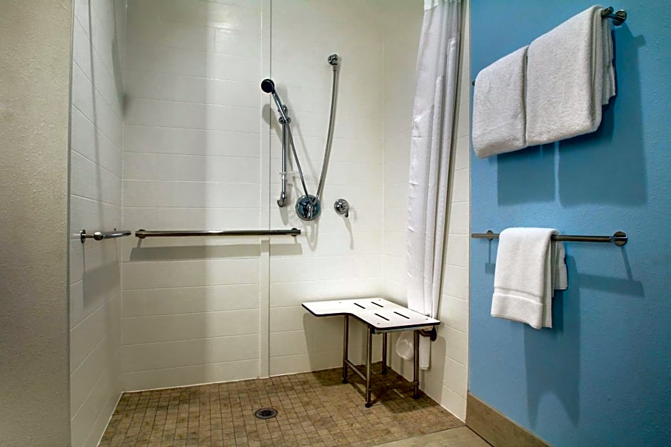 Holiday Inn Express & Suites Charleston NE Mt Pleasant US17 By IHG