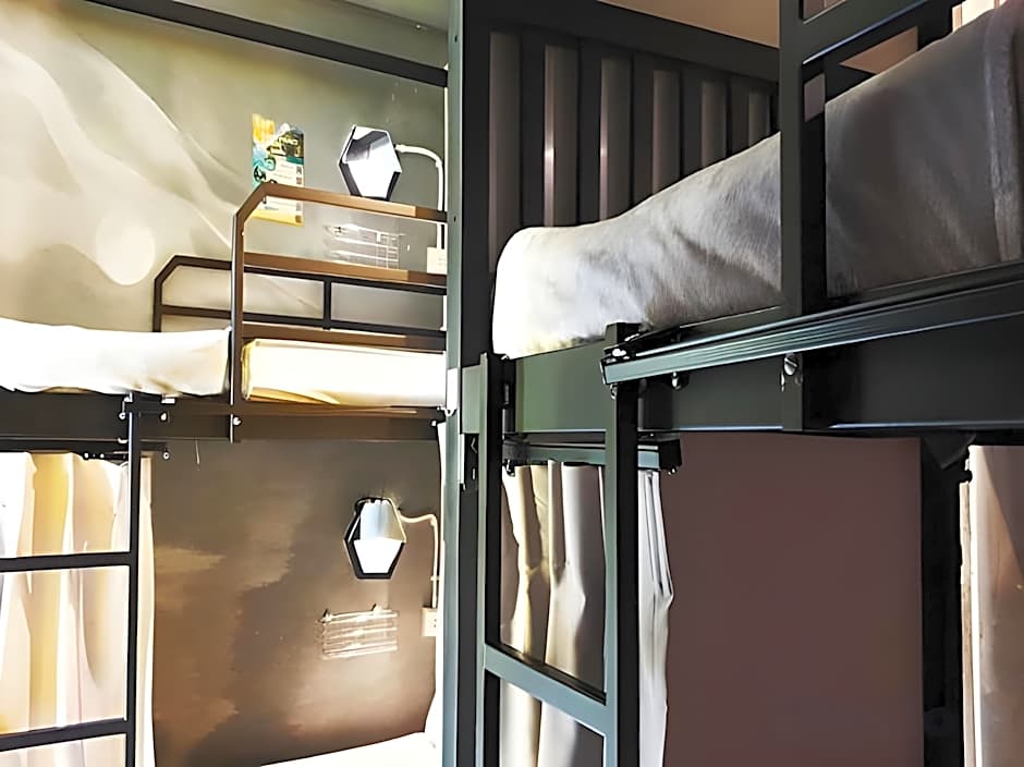 Beehive Phuket Oldtown Hostel