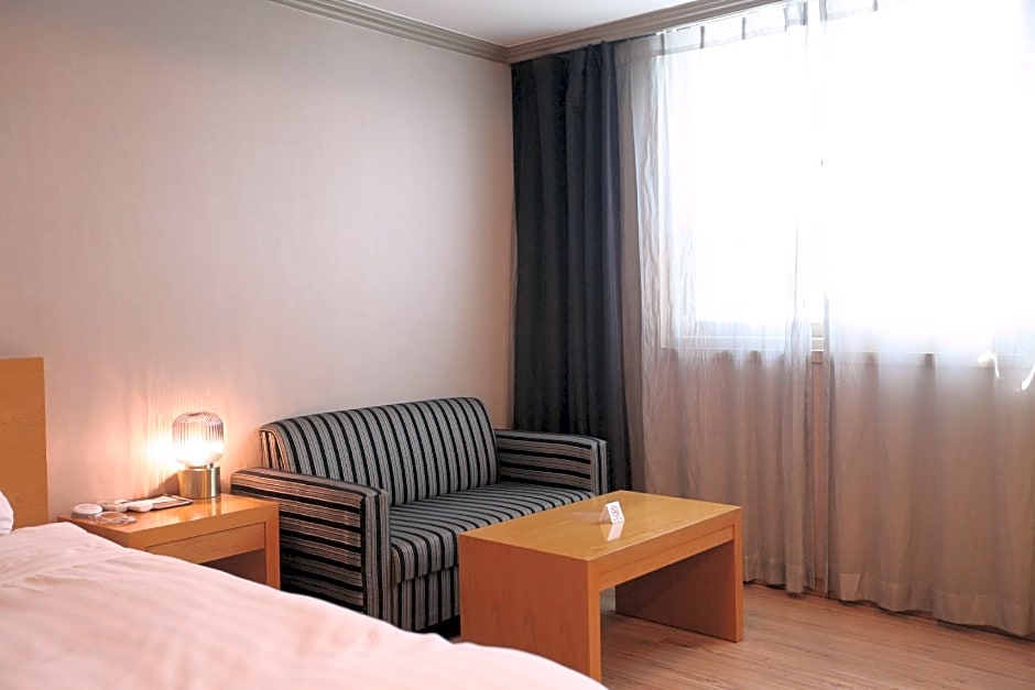 Changwon AT Business Hotel