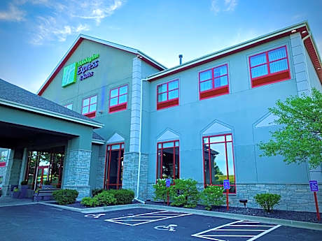 Holiday Inn Express & Suites - Olathe North By IHG