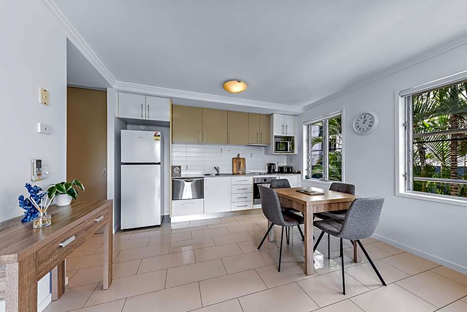 Airlie Summit Apartments