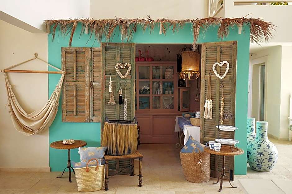 Ocean Breeze Boutique Hotel & Marina