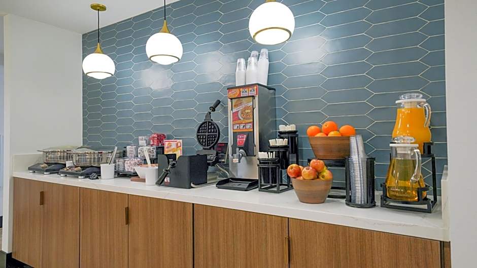 La Quinta Inn & Suites by Wyndham Santa Cruz