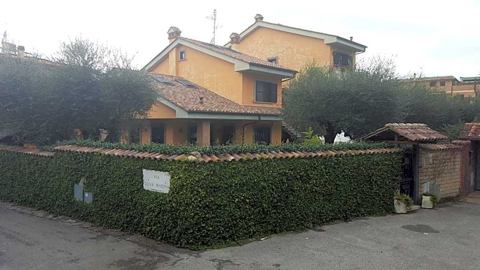 Aurelia Garden Gold B&B