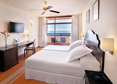 Double or Twin Room with Sea View (2 Adults + 1 Child)