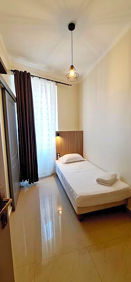 ESPERANCE HOTEL