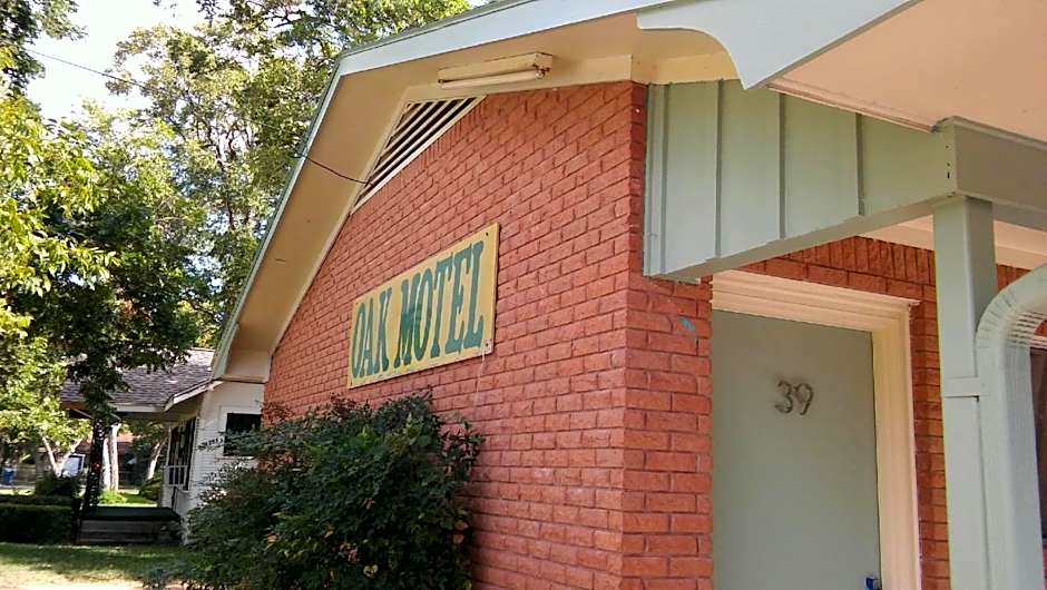 The Oak Motel