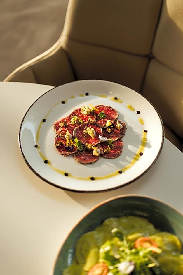 Seasons Hotel (Adults Only)