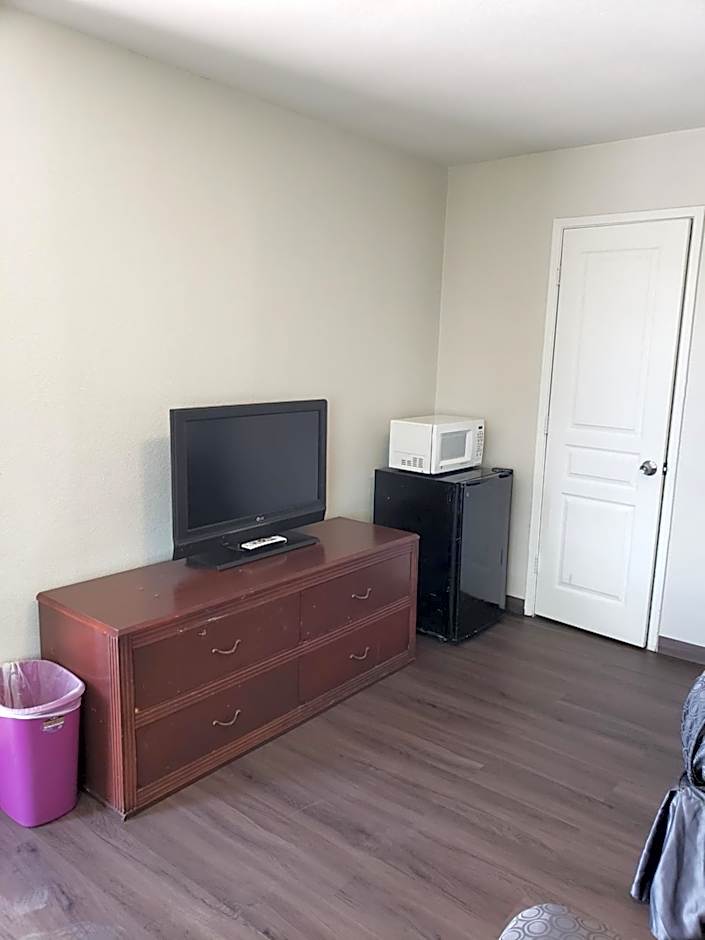 Classic Inn and Suites