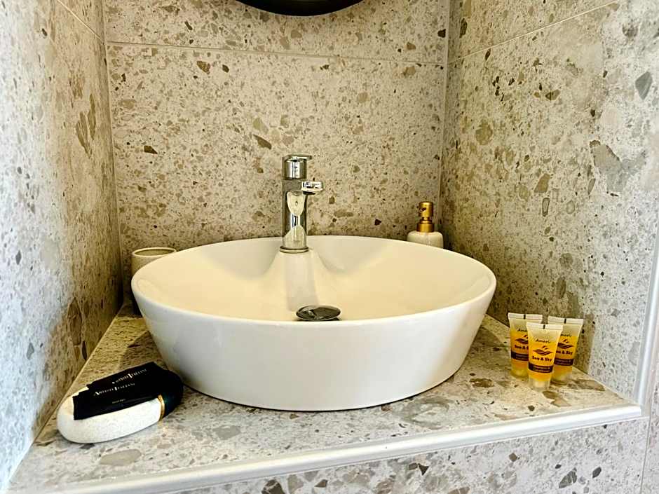 Peter's Place Studios & Suites