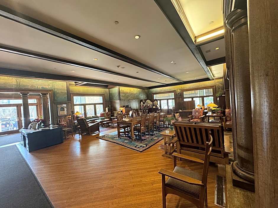 Roycroft Inn