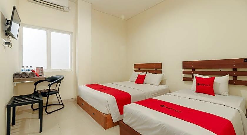 RedDoorz  Syariah near Jembatan Siti Nurbaya Padang