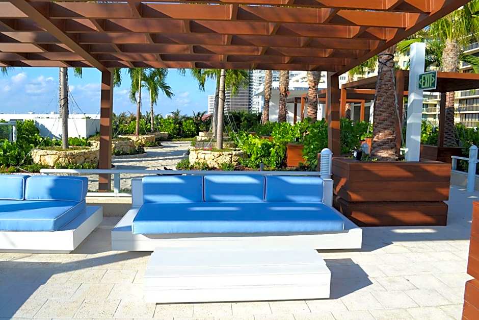 Grand Beach Hotel Surfside West