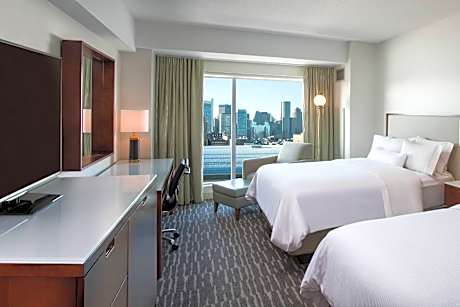 Family Corner Room, Larger Guest room, 2 Double, City view
