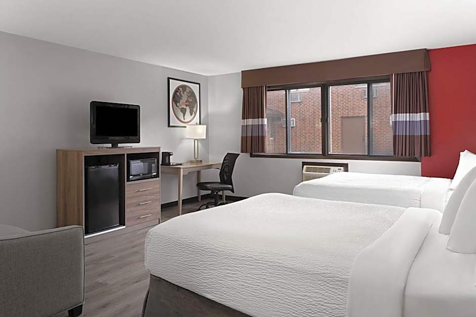 Ramada by Wyndham Cedar Rapids South