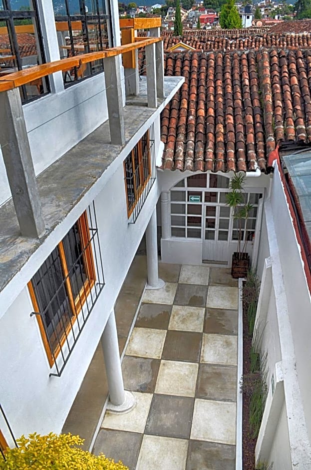 La Tozi Hotel