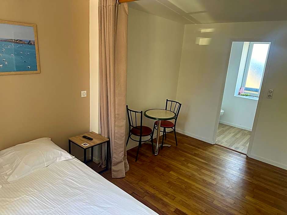 CHAMBRES / BEDROOM