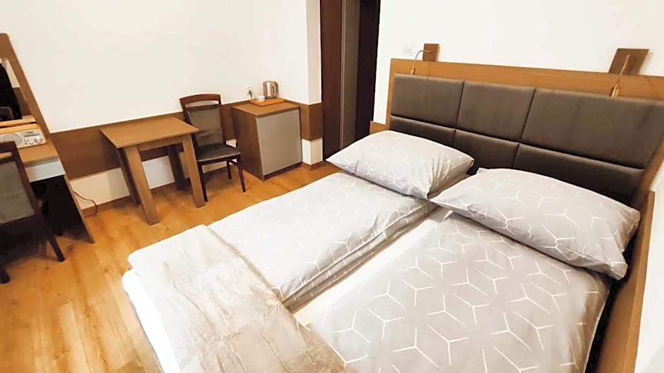 Deluxe 1 Queen Bed — 3 fotoğraftan 1. fotoğraf