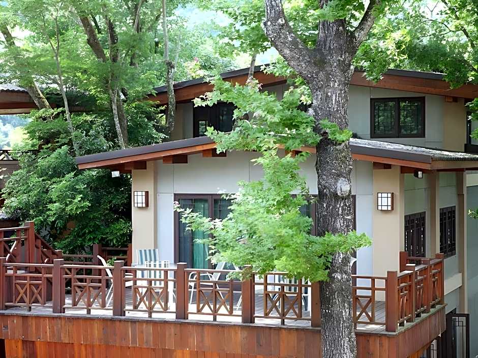 Hu Shan Hot Spring Hotel