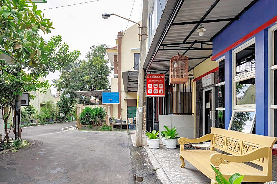 RedDoorz near Jalan Adi Sucipto Solo