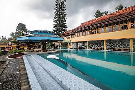 RedDoorz Plus @ Neo Asri Hotel Megamendung Puncak Bogor