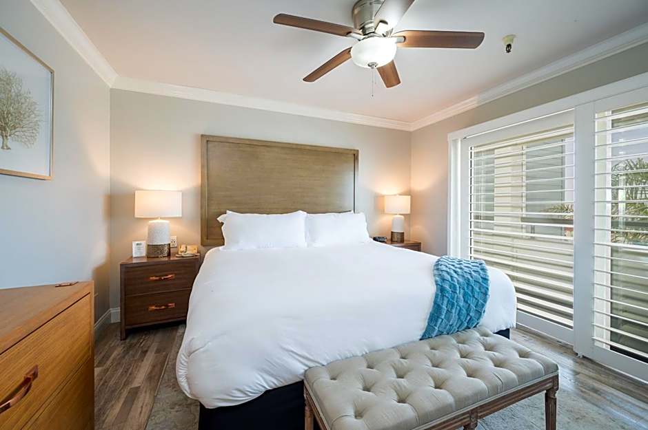 456 Embarcadero Inn & Suites