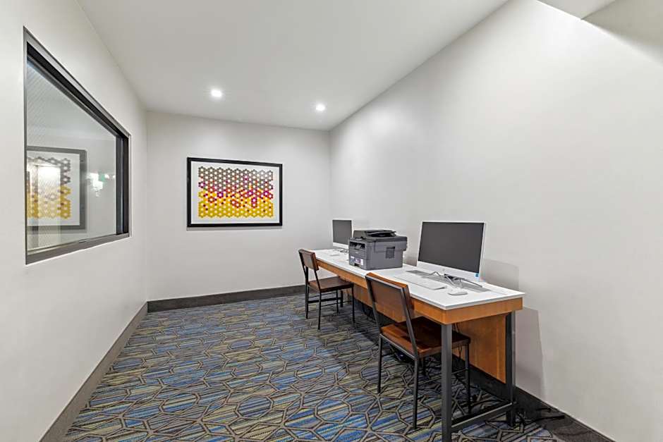 Holiday Inn Express & Suites Mountain View Silicon Valley By IHG