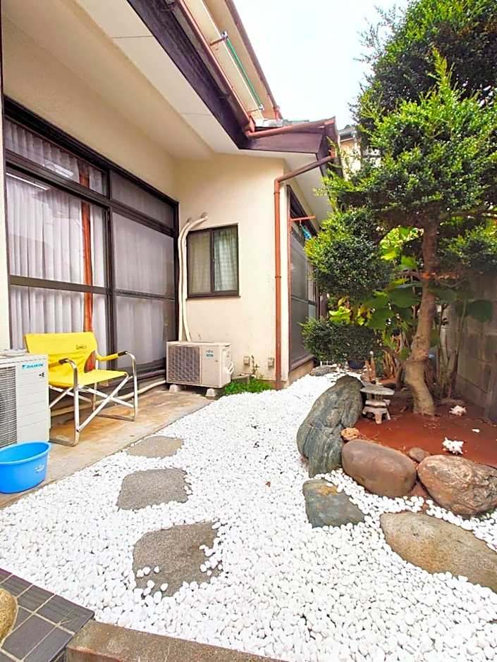 season guest house in nishi shinjuku 100 square meters, 4 bedrooms, 2 living rooms