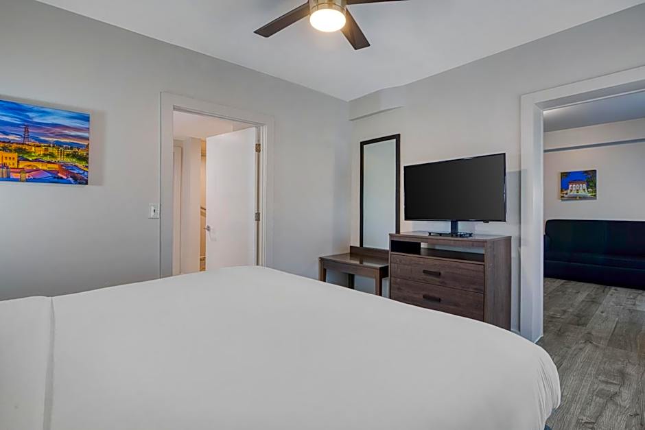 HOM Hotel Gainesville, SureStay Collection by Best Western – Gainesville, FL