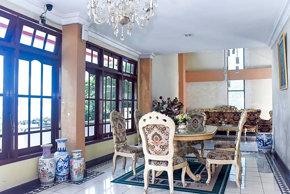 RedDoorz Plus @ Tirta Kencana Hotel