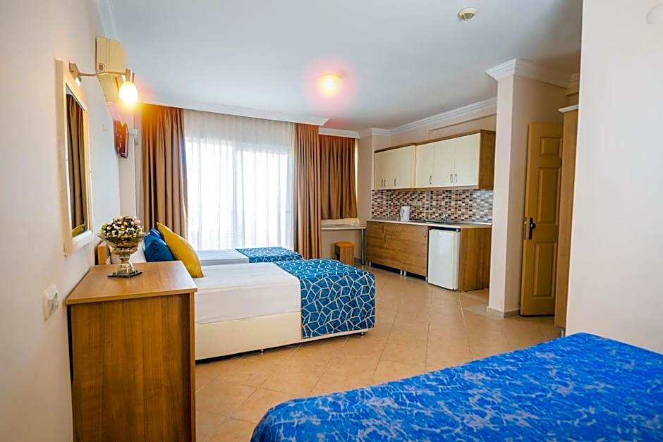 Catty Cats Garden Hotel