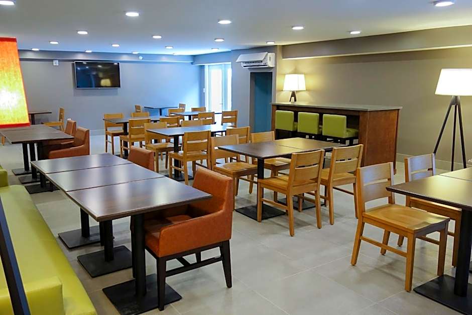 Country Inn & Suites by Radisson, Gatlinburg, TN