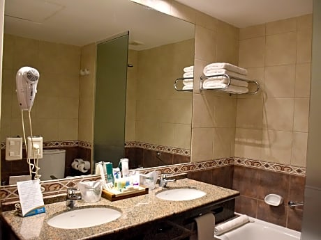 Quadruple Room(2 Double Beds)