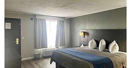 1 King Bed | Non-Smoking, Microwave fridge