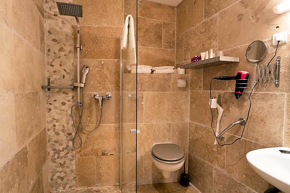 Le President-Gare Nimes Pont Du Gard