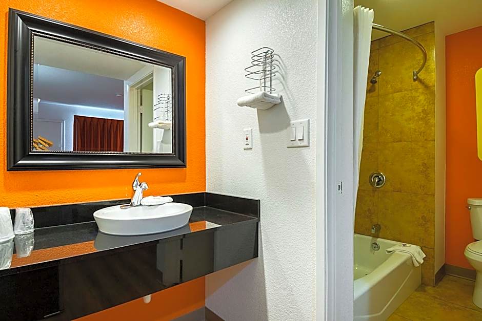 Motel 6 Lost Hills / Buttonwillow Racetrack